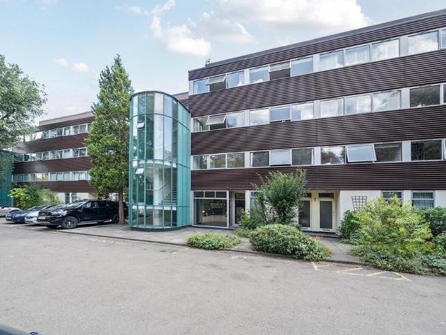 Flat for sale in Southfields, Greater London