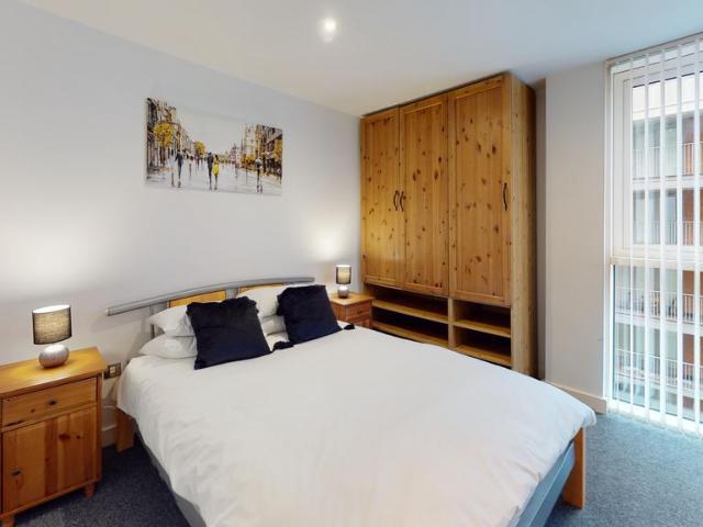 Flat for sale in Canning Town, Greater London