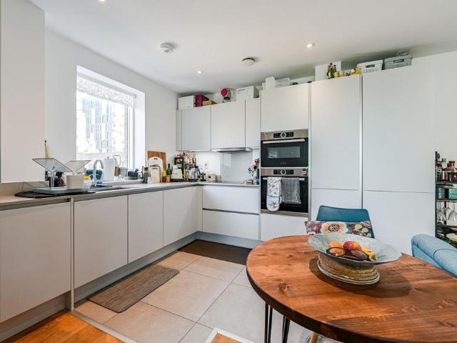 Flat for sale in East Greenwich, Greater London