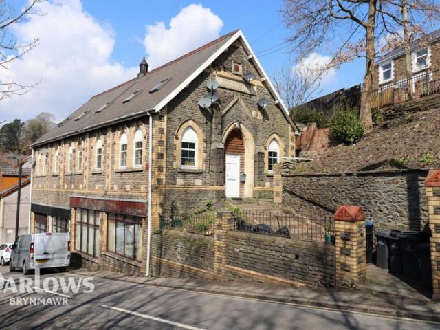 Flat for sale in Llanhilleth, Wales