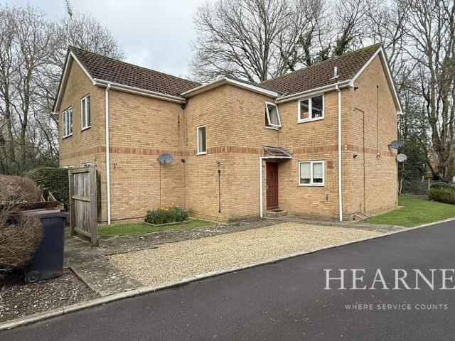 Flat for sale in Three Legged Cross, Verwood