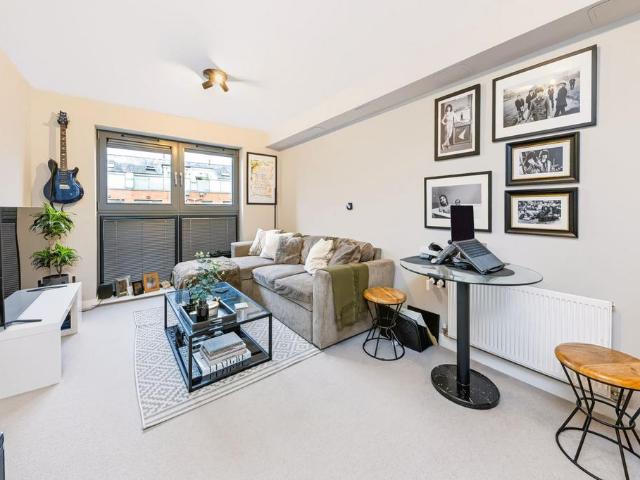 Flat for sale in Sands End, Greater London