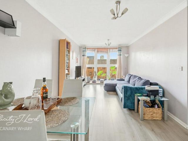 Flat for sale in Ratcliffe, Limehouse