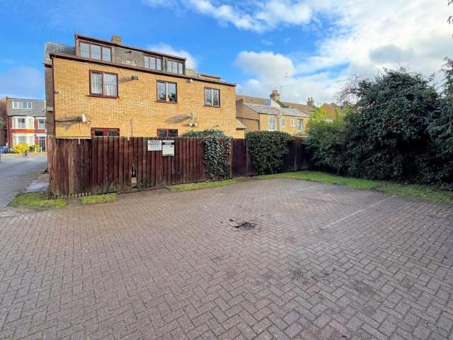 Flat for sale in Finchley, Isle Of Man