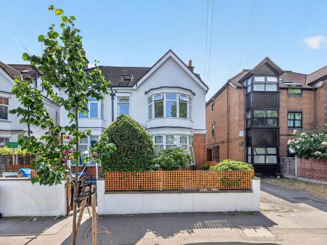 Flat for sale in London Borough of Croydon, Thornton Heath