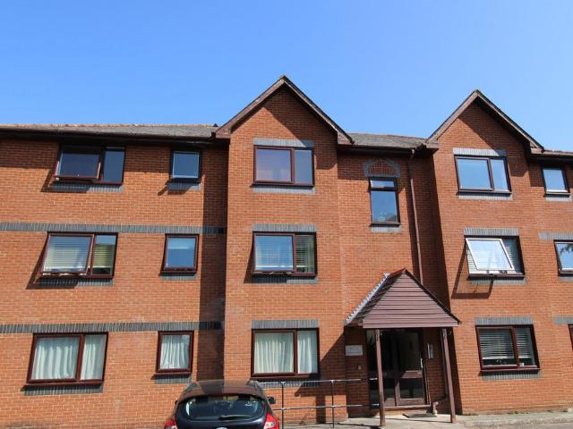 Flat for sale in Priest Down, Hampshire