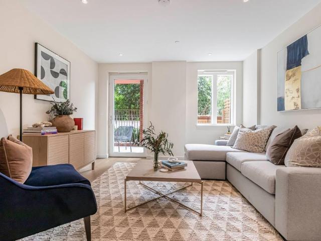 Flat for sale in West Hampstead, Greater London