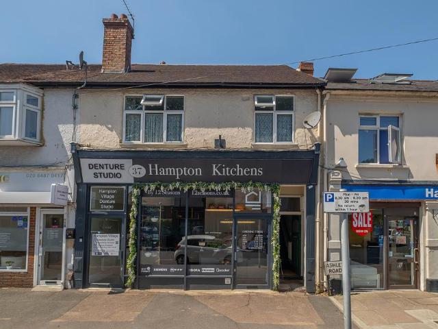 Flat for sale in Hampton, Greater London