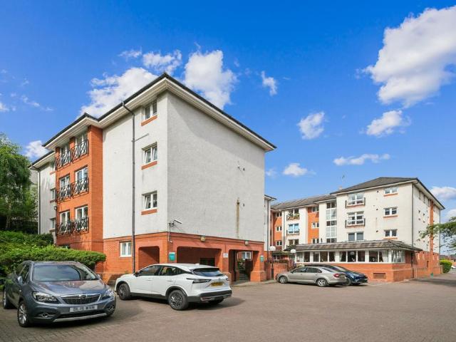 Flat for sale in Orchard Park, Giffnock