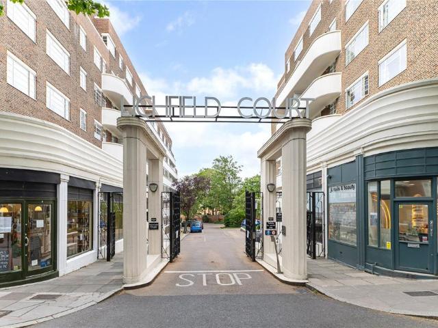 Flat for sale in North Sheen, Greater London