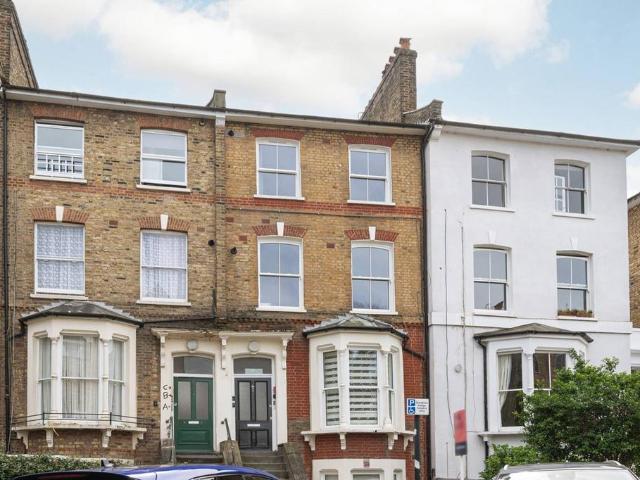 Flat for sale in Shacklewell, Greater London
