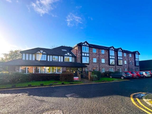 Flat for sale in Poynton