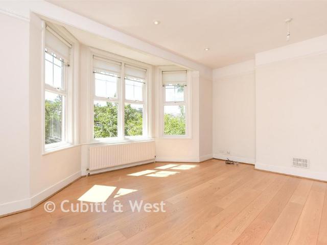 Flat for sale in Red Hill, Surrey