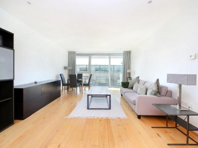 Flat for sale in Battersea, Greater London