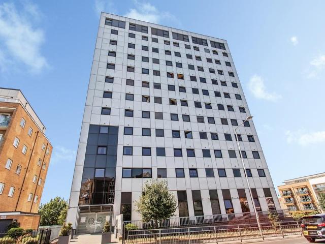 Flat for sale in Southend City Centre Neighbourhood, Alton Barnes