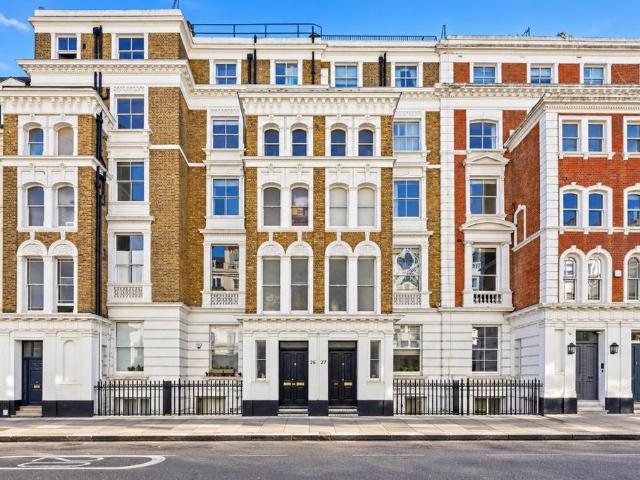 Flat for sale in Royal Borough of Kensington and Chelsea, Greater London