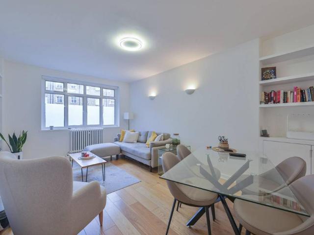 Flat for sale in Brompton, Greater London