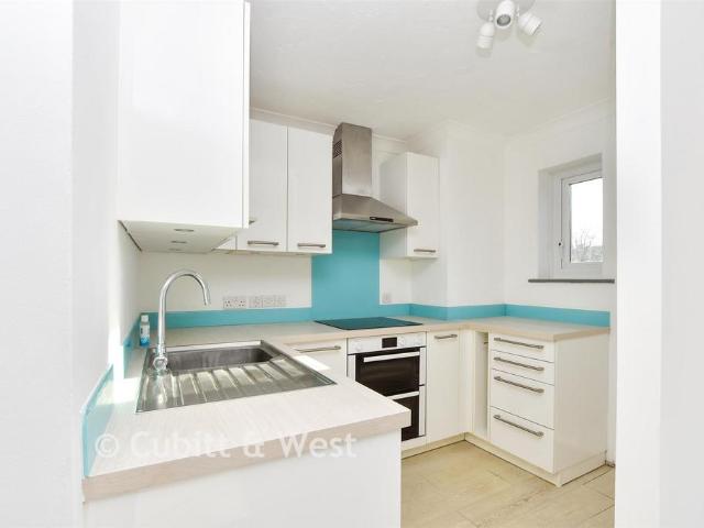 Flat for sale in Rose Hill, Pachesham Park