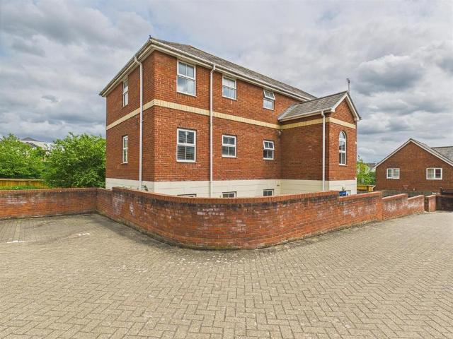 Flat for sale in Mile End, Fordham Heath