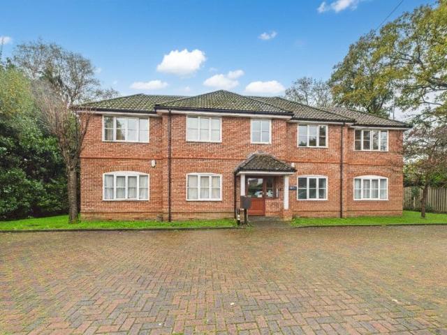 Flat for sale in Farnborough, Hampshire