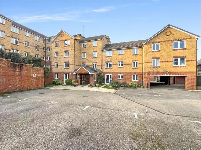 Flat for sale in Chatham