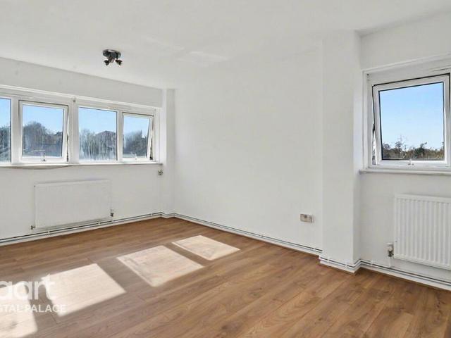 Flat for sale in London Borough of Croydon, Upper Norwood