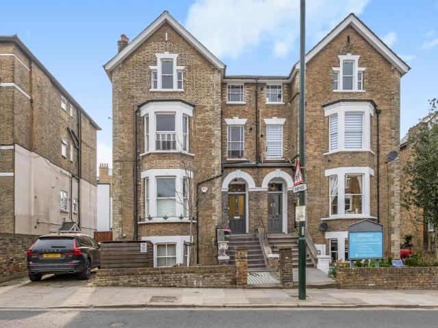 Flat for sale in North Sheen, Greater London