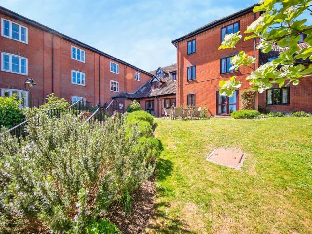 Flat for sale in Eastbridge, Suffolk