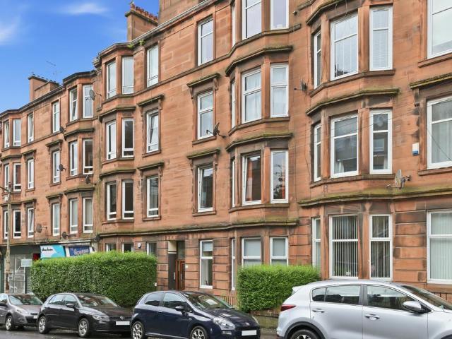Flat for sale in Dennistoun, Scotland