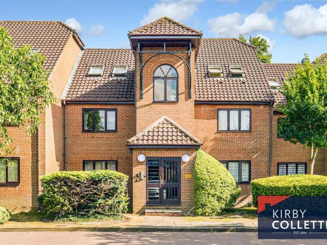 Flat for sale in Colliers End, Hertfordshire