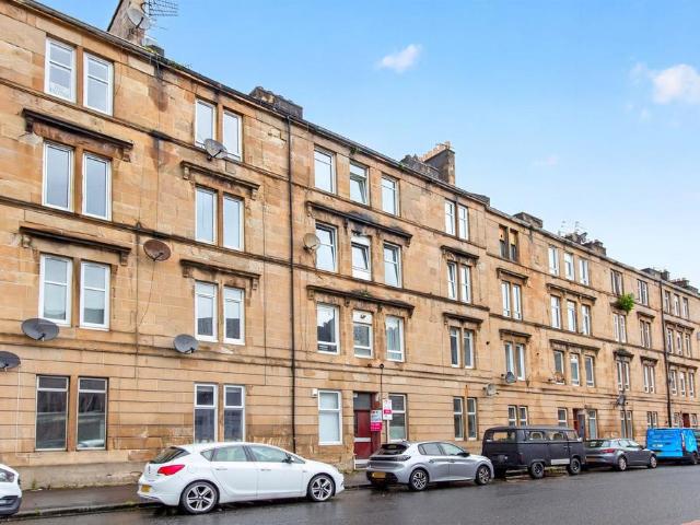 Flat for sale in Haghill, Scotland