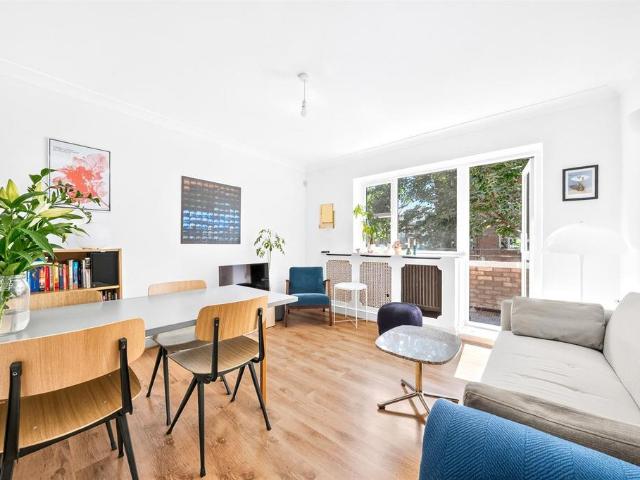 Flat for sale in Bethnal Green, Greater London