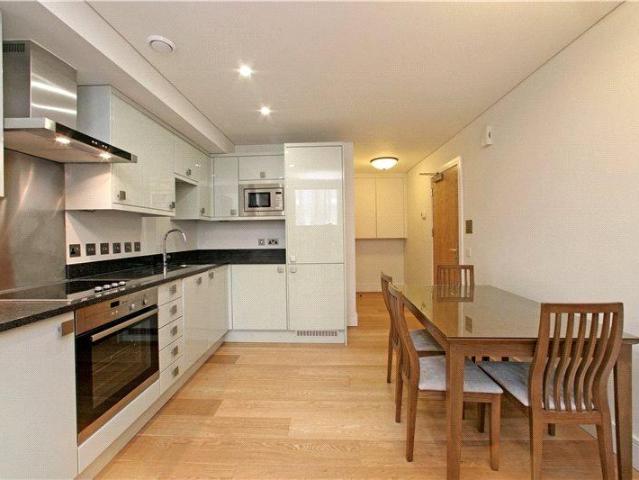 Flat for sale in Islington, Greater London