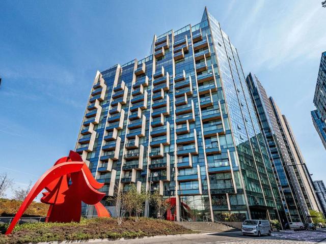 Flat for sale in Greenwich Peninsula, Greater London