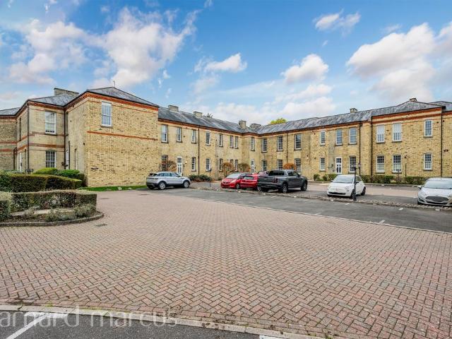 Flat for sale in Manor Park, Epsom