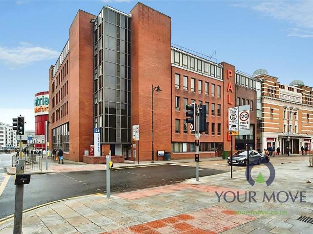 Flat for sale in North Watford, Hertfordshire