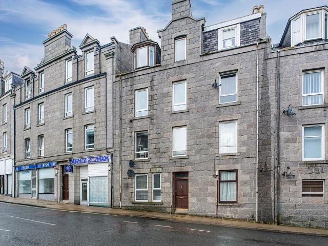 Flat for sale in Ballindoch, Scotland