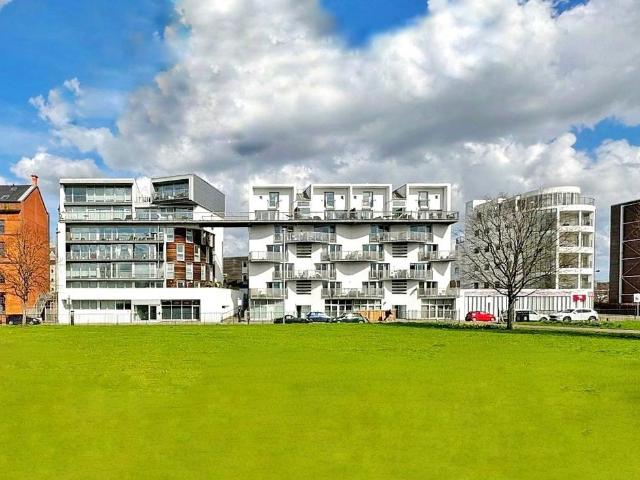 Flat for sale in Merchant City, Scotland