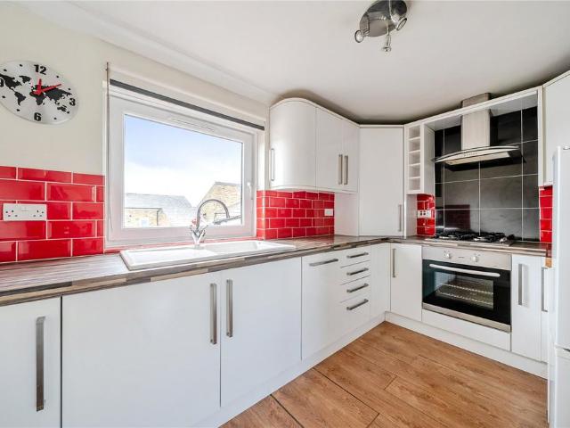 Flat for sale in West Norwood, Greater London