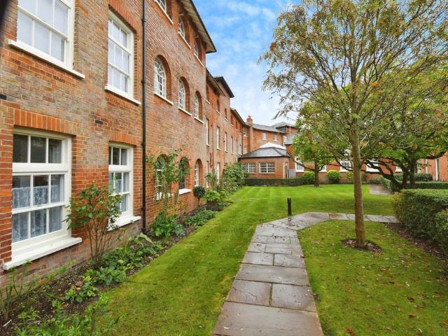 Flat for sale in Bocking, Braintree