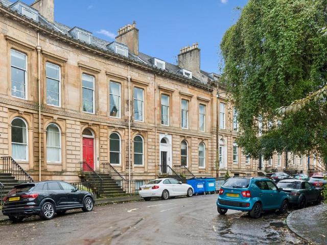 Flat for sale in Queen's Cross, Glasgow