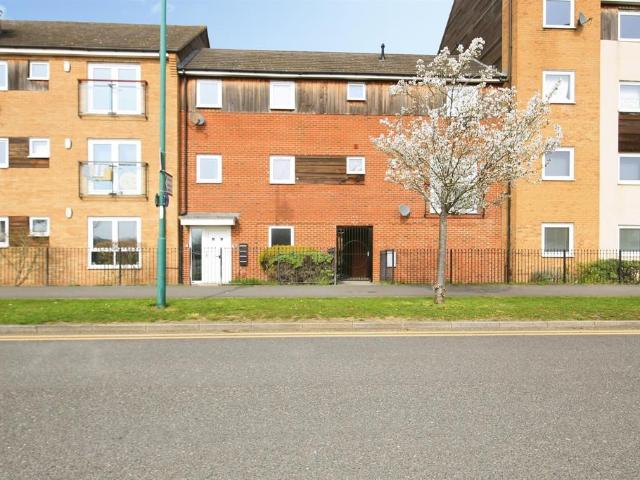 Flat for sale in Hampton Hargate, Peterborough