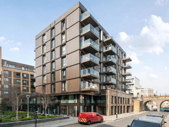 Flat for sale in London Borough of Lewisham, New Cross