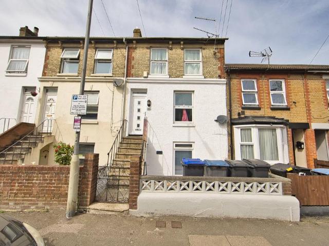 Flat for sale in River, Ash
