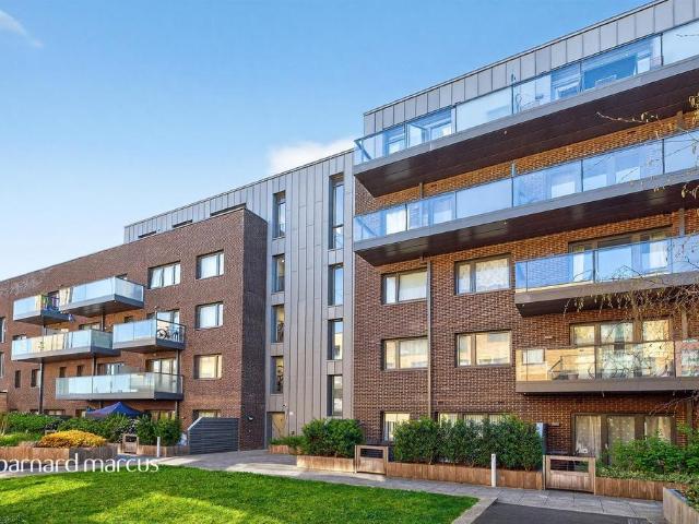 Flat for sale in Peckham, Isle Of Man