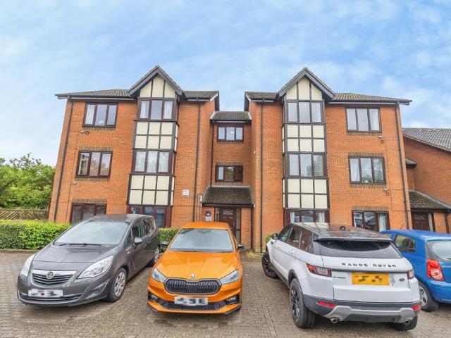 Flat for sale in Monkston Park, Milton Keynes