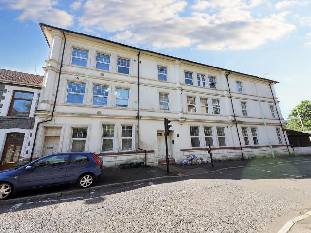 Flat for sale in Pontypridd, Wales