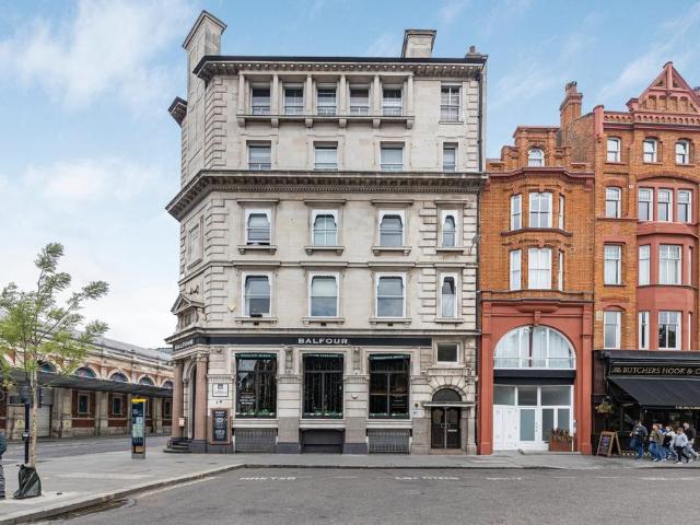 Flat for sale in West Smithfield, Lyons