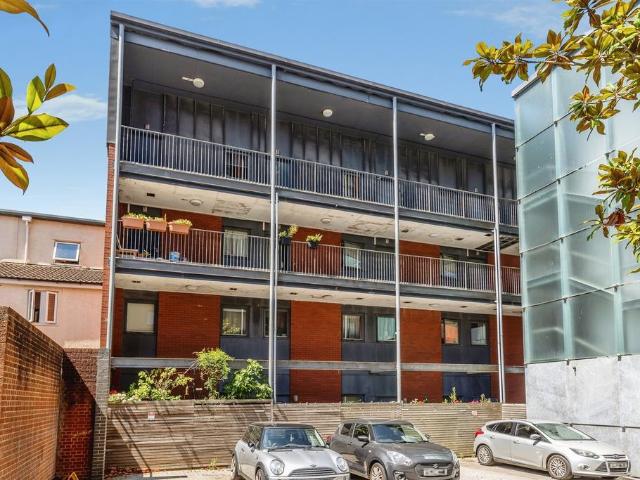 Flat for sale in Feckenham, City Of Bristol
