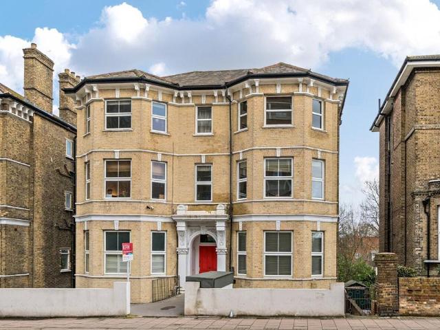 Flat for sale in Crystal Palace, Greater London